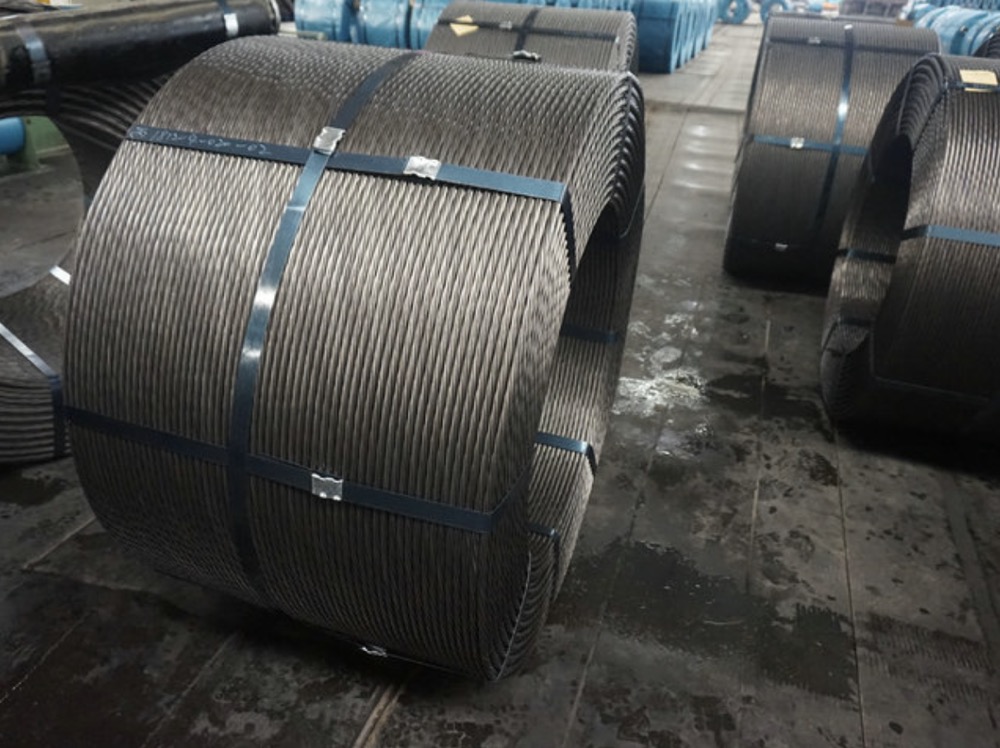 Prestressed steel strands