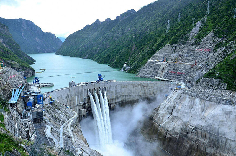 For the first time, the Baihetan Hydropower Station, which uses low-heat cement concrete for the whole dam, has been put into operation for power generation, marking the completion of the world's largest clean energy corridor!